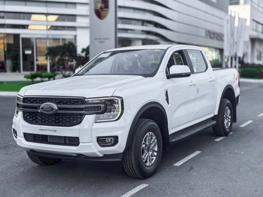 Ford Ranger XLS Trắng