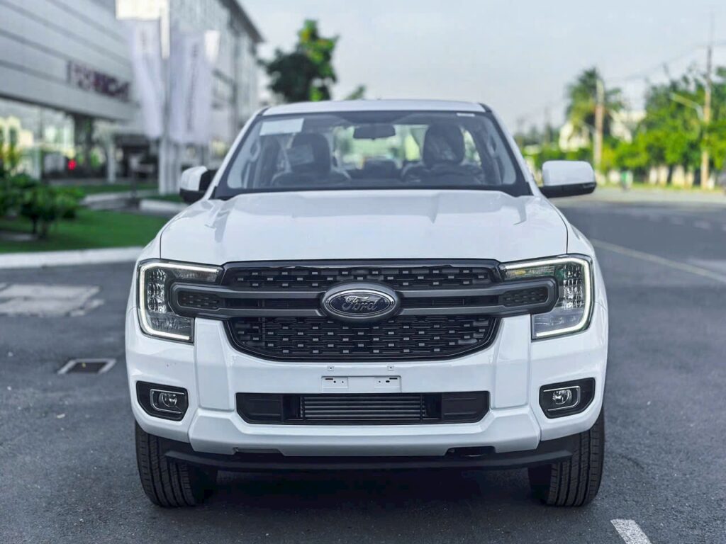 Ford Ranger XLS Trắng