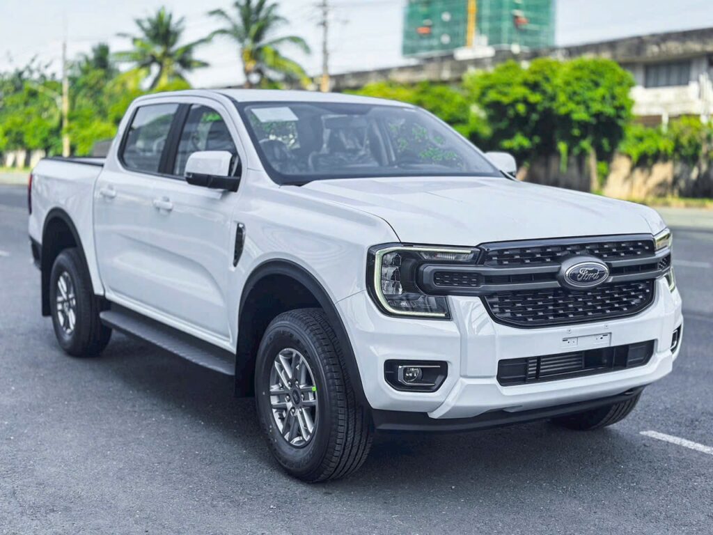 Ford Ranger XLS Trắng