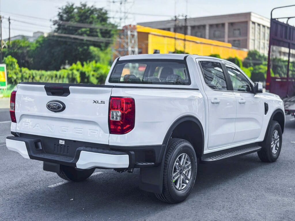 Ford Ranger XLS Trắng